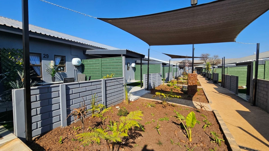To Let 1 Bedroom Property for Rent in Melodie North West